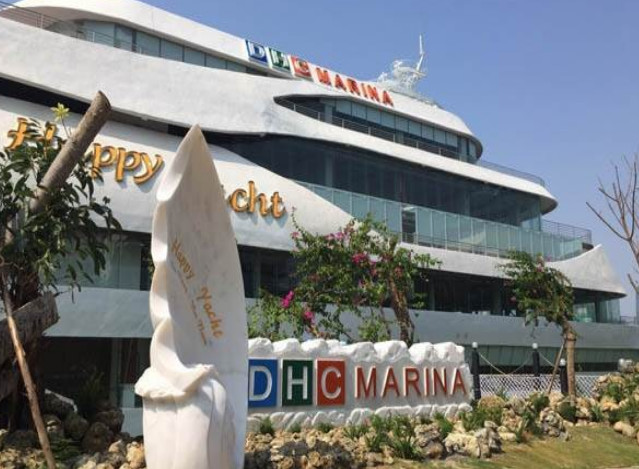 DHC marina with carp statue