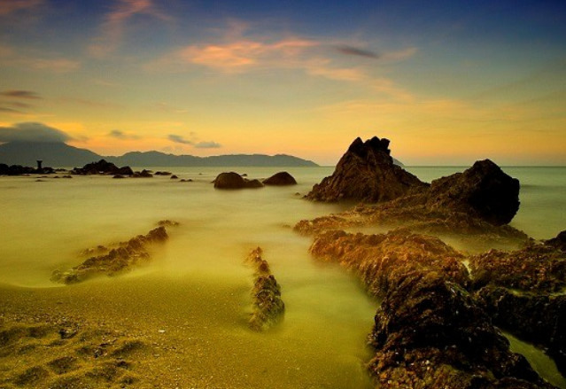 tien sa port with sunset on the sea